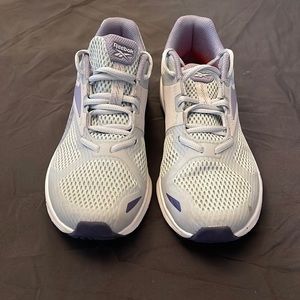 Like new Reebok tennis shoes